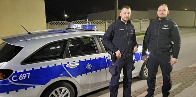 Rypińscy policjanci nie wahali się ryzykować, aby pomóc potrzebującemu-3229