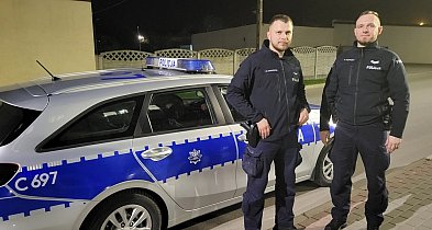 Rypińscy policjanci nie wahali się ryzykować, aby pomóc potrzebującemu-3229